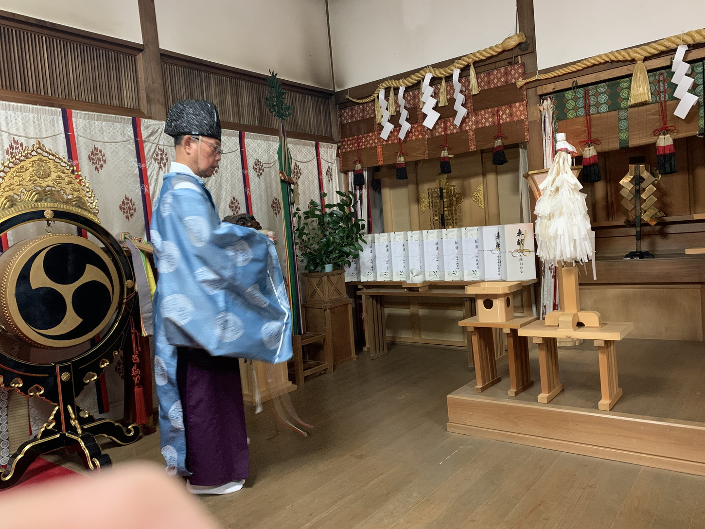 相殿（左）御祭神
